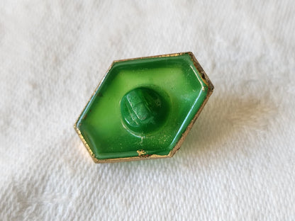bouton ancien en verre laiteux vert 2,1 sur 1,7 cm D8K
