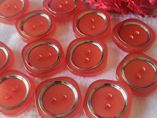 Lot 11 boutons vintage rouge argenté trous 2 cm ref 3768
