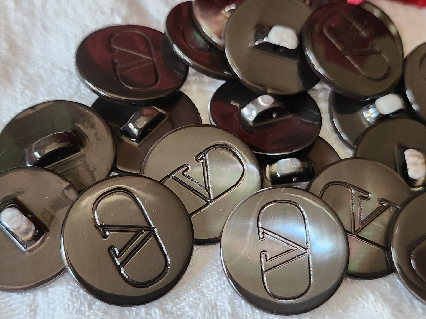Lot 6 boutons vintage en nacre gris  valentino?  pied 2 cm ref 3093