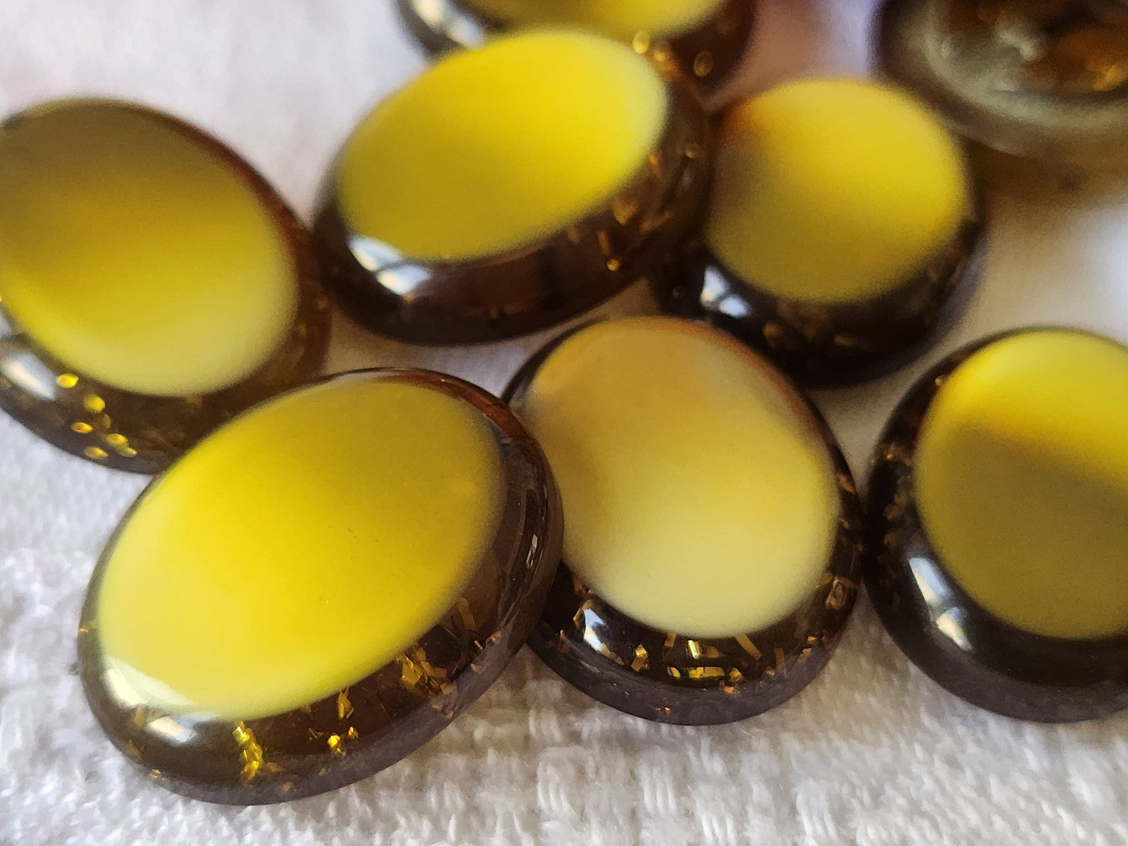 Lot 5  boutons vintage à pied  ovale vert paillette 1,8 sur 2,2 cm ref 5466