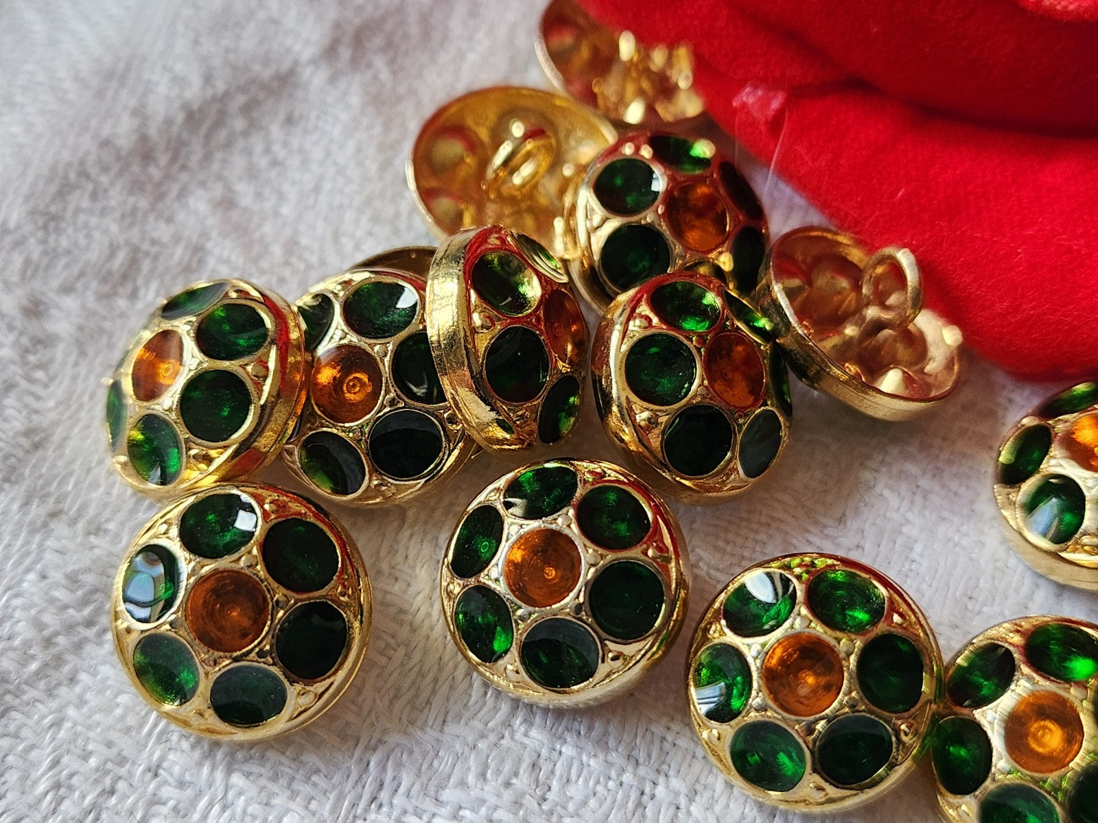 Lot 7 mini boutons vintage métal doré effet strass vert orange  1,1 cm ref 0098