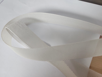 Large élastique  blanc cassé  sur rouleau transparent largeur 2,4 cm A4