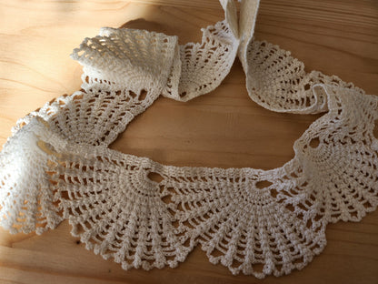 Dentelle ancienne  pourtour napperon crochet blanc  T2-19