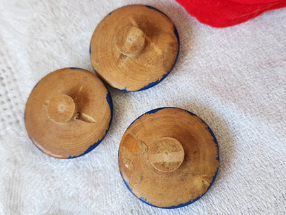 Trio gros boutons anciens en bois peint  2,5 cm bleu  D19P