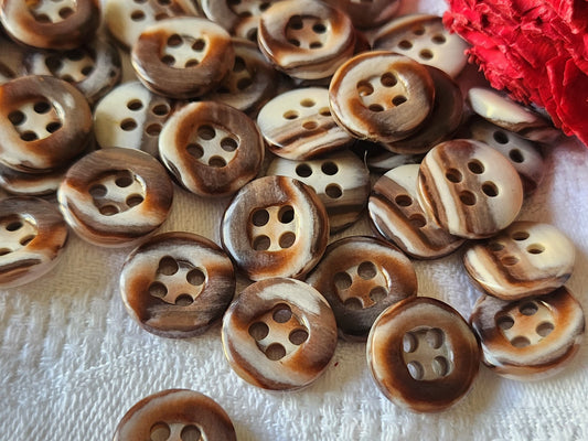 Lot 40 boutons vintage petits effet corne marron trous créme 1,4 cm ref 3753