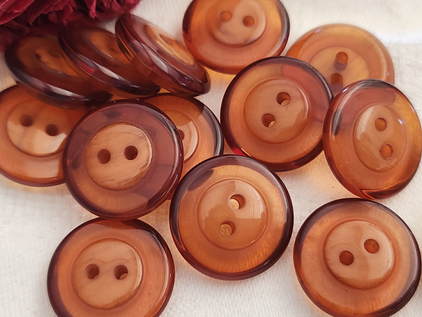 Lot 10 boutons vintage roux orangé trous épais 2 cm ref 343