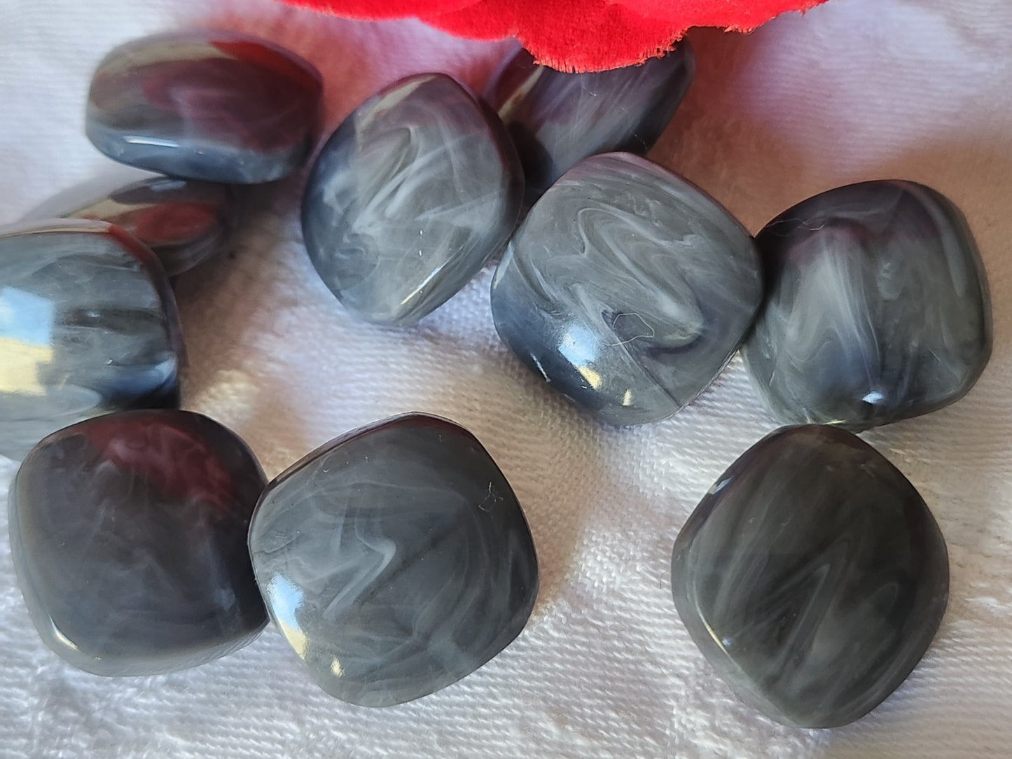 Lot 18 boutons vintage camaieu gris finition moyenne 2 cm ref 3914