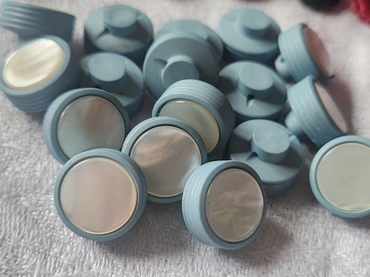 Lot 6 boutons anciens en nacre bleu pied petits 1,4 ref 2589