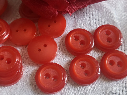 Lot 16 petits boutons vintage rouge à trous 1,4 cm ref 5689