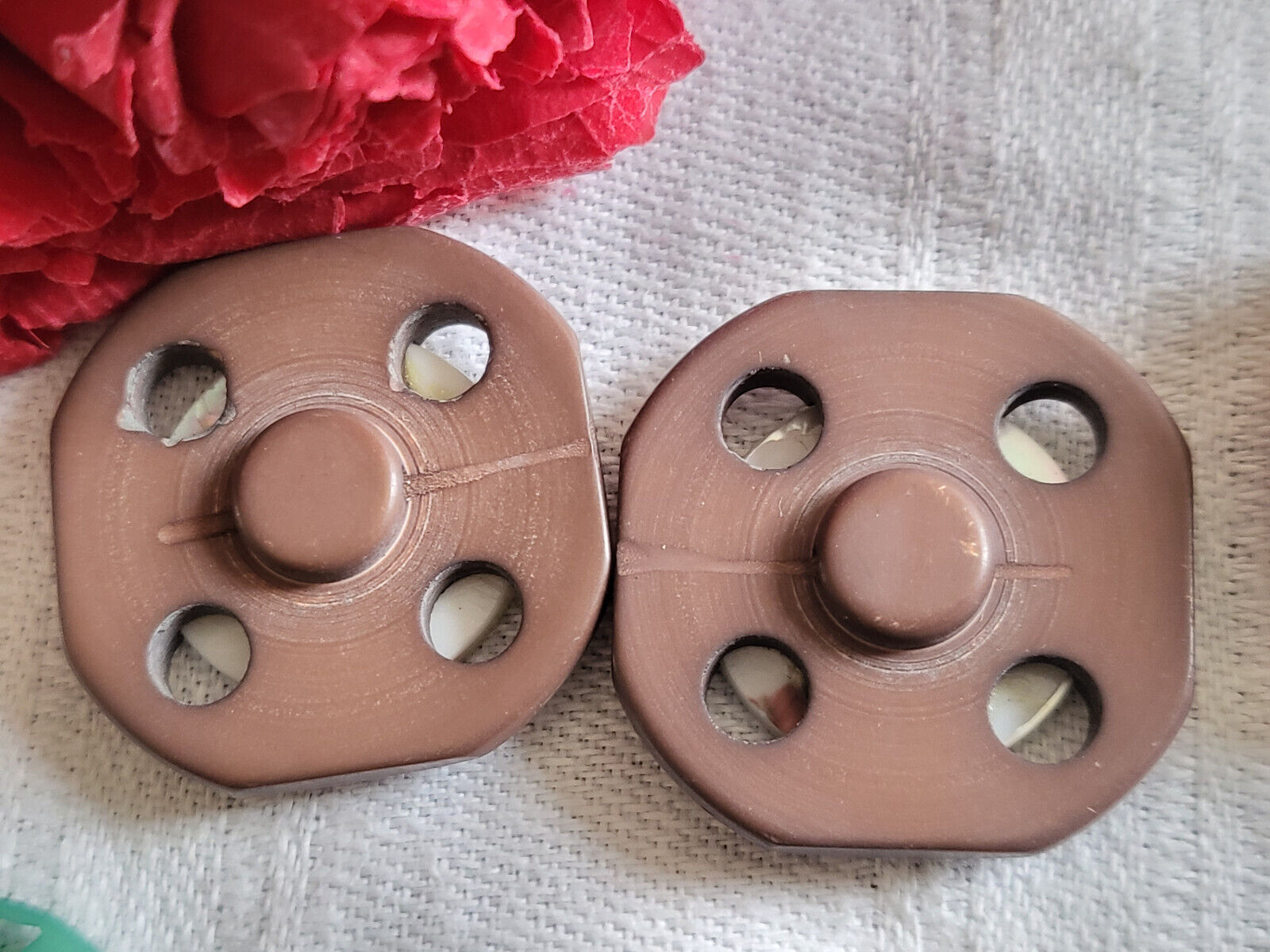 Duo boutons vintag bouton ancien avec cabochon en nacre pied ajouré  2,4 cm G17H