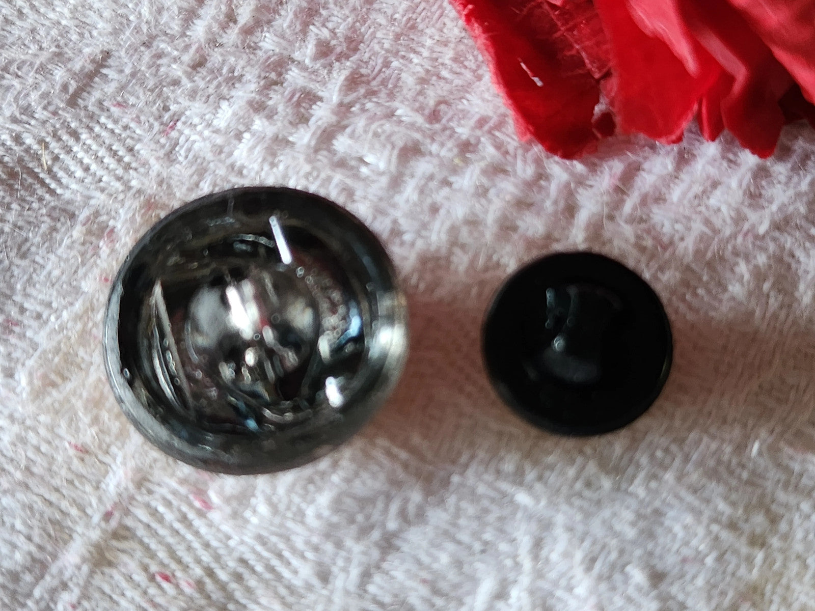 Duo boutons anciens en verre doré 1,1 et 1,7 cm D4M