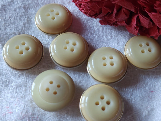 Lot 7 boutons vintage beige bord doré trous bombé  1,8 cm ref 290