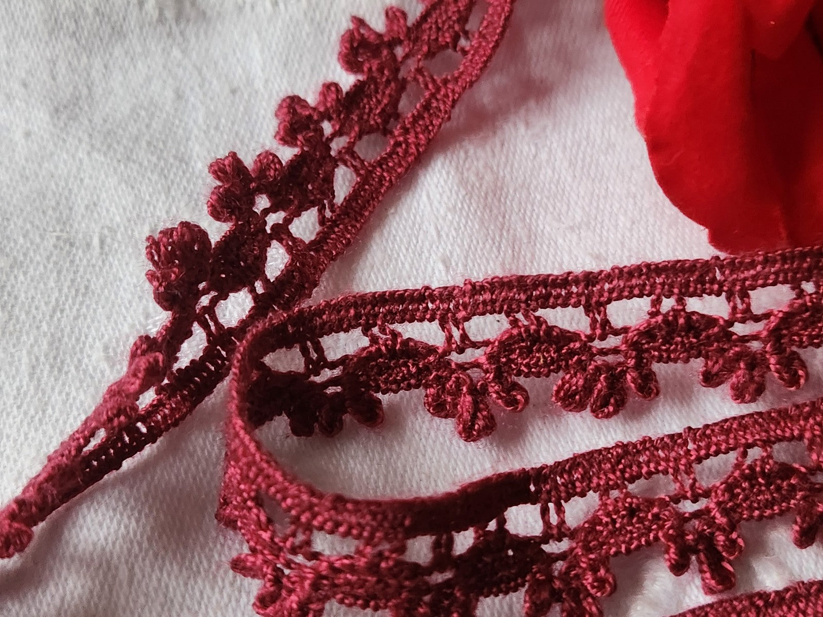 Dentelle vintage lie de vin coton 3 métres sur 1,4 cm A2