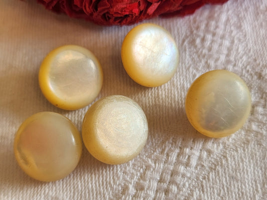 Lot 5  boutons anciens en nacre demi sphere pied métal 1,5 cm ref 5690