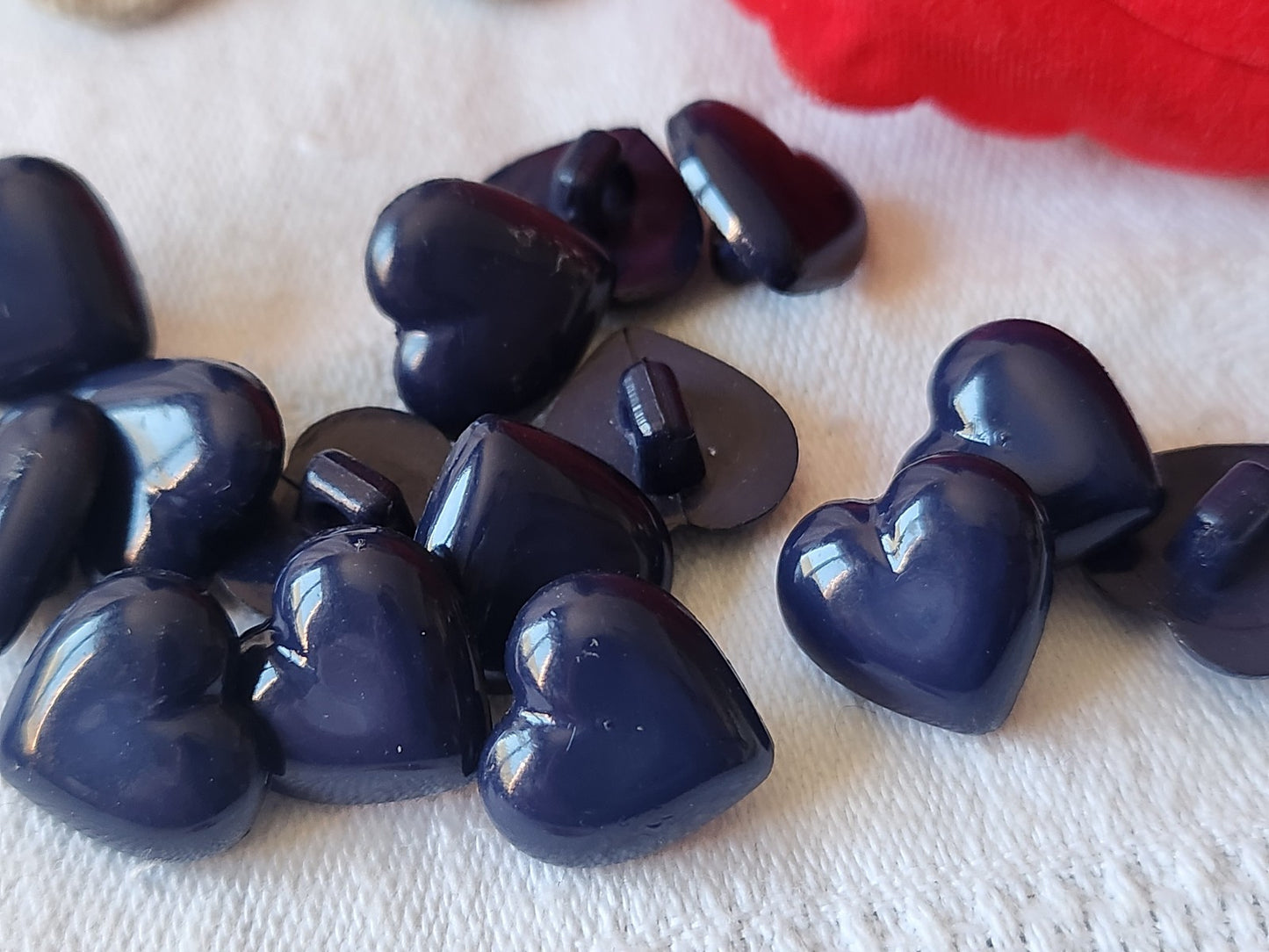 Lot 10 boutons vintage fome de coeur bleu  1,4 cm ref 2612