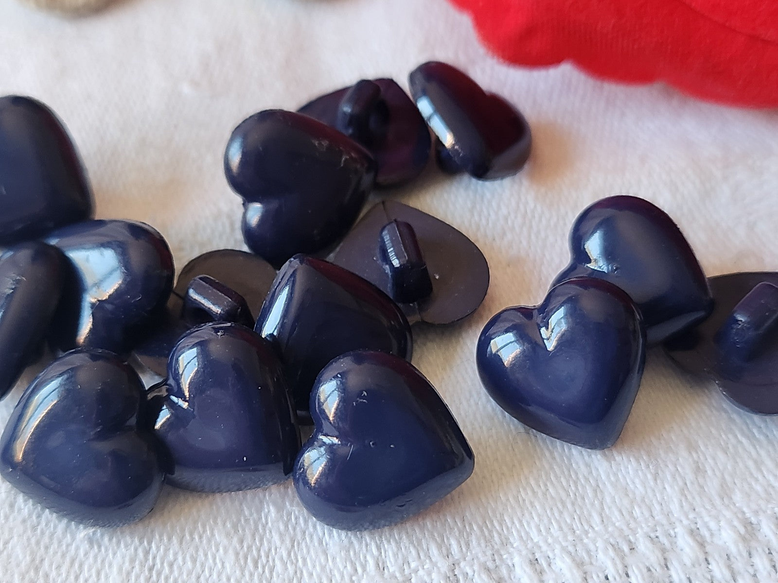 Lot 10 boutons vintage fome de coeur bleu  1,4 cm ref 2612