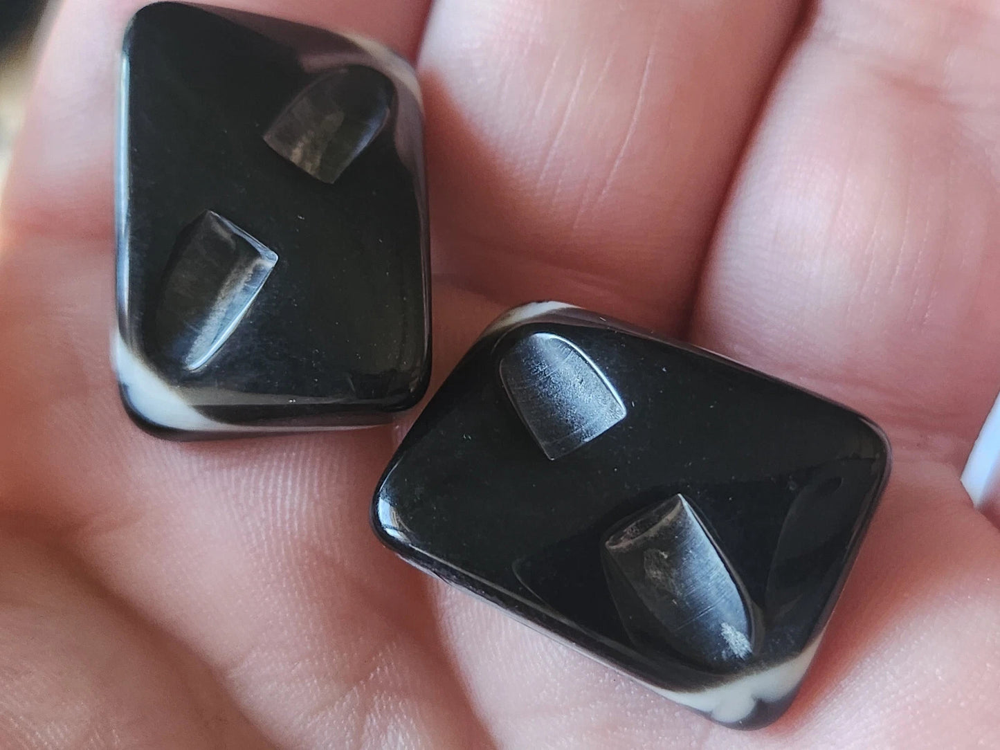 Lot 6 superbes boutons vintage noir reflet nacré 1,6 sur 2,2 cm pied ref 1660