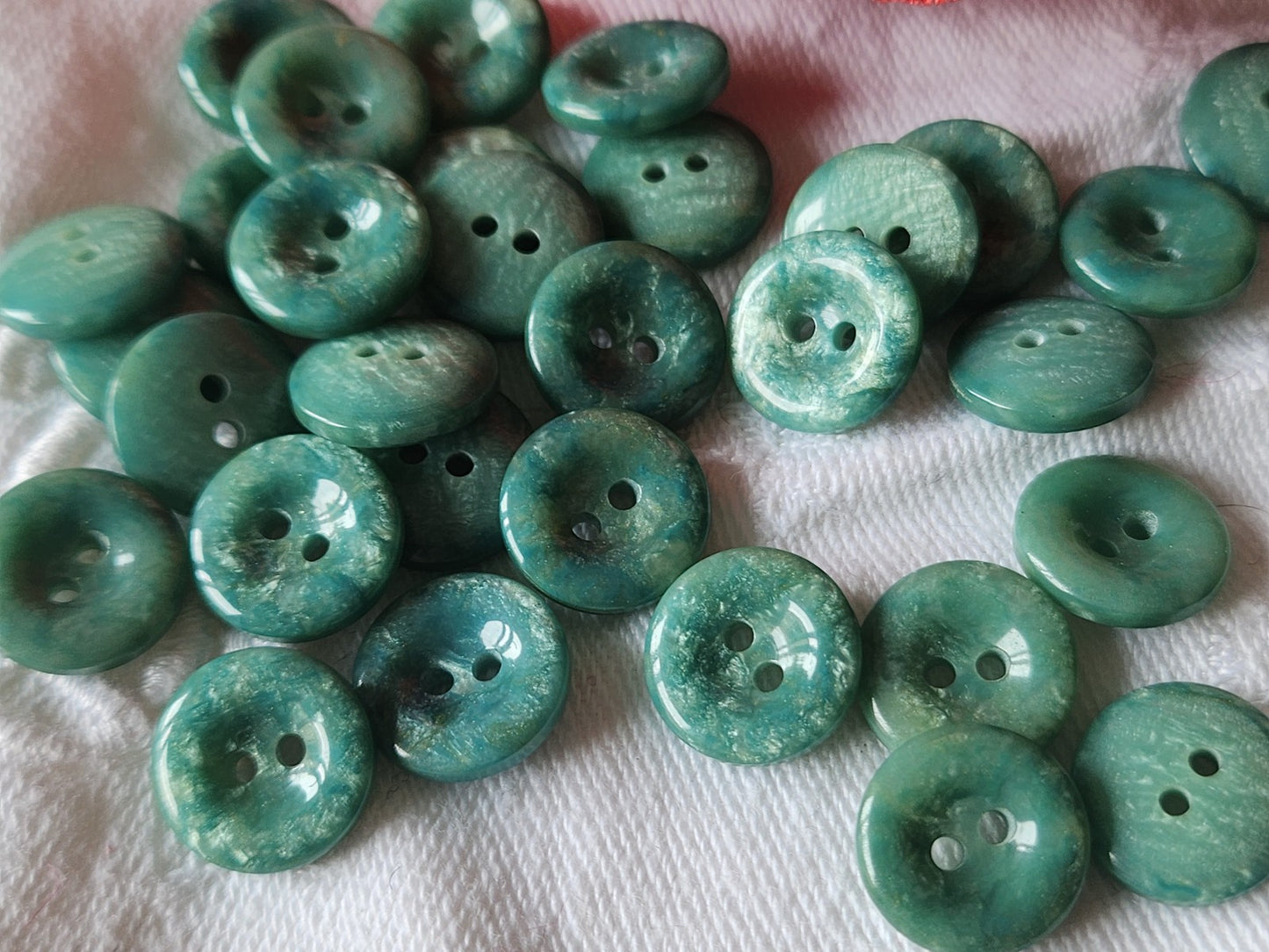 Lot 30 petits boutons vintage à trou bleu vert d'eau 1,2 cm ref 3567