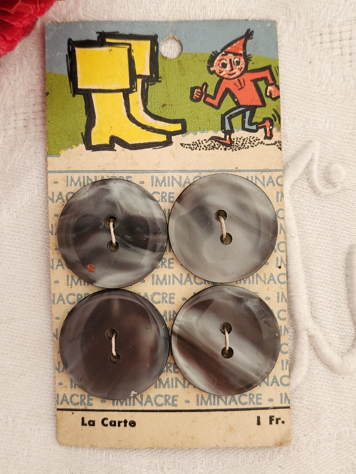 Plaque boutons ancien iminacre fable Perrault les bottes de 7 lieues gris 2,1 cm