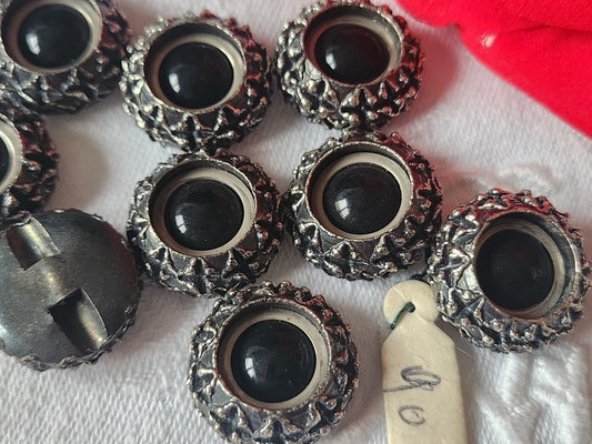 Lot 9 boutons vintage noir argenté travaillé  à pied 1,9 cm ref 318