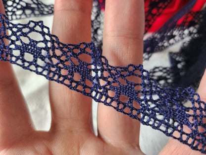 Dentelle vintage bleu foncé coton  3 métres sur 2 cm A3