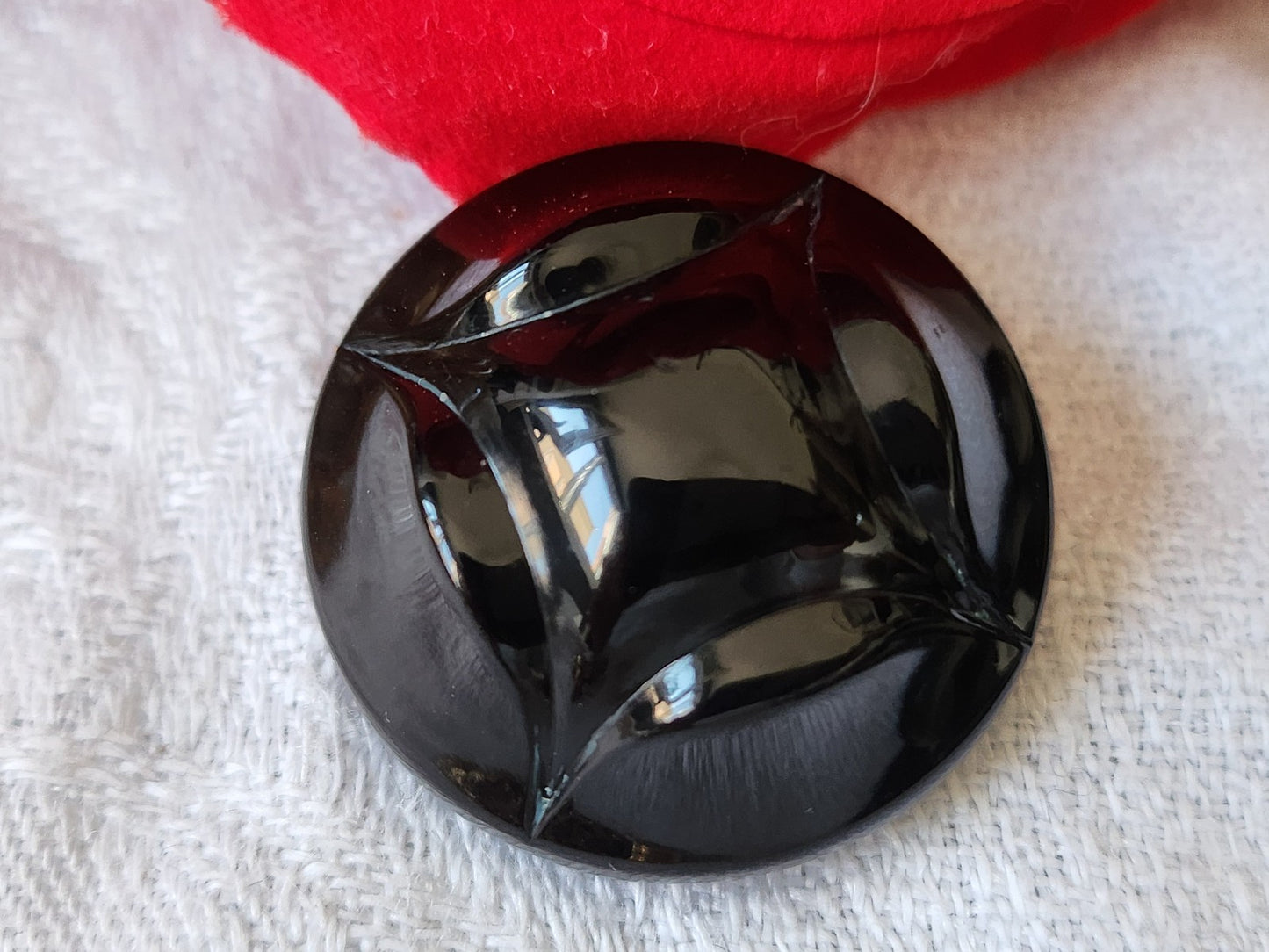 Ancien bouton en celluloid noir 2,6 cm volume G19I