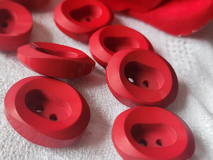 Lot 8 boutons vintage rouge ovale  1,7 sur 2 cm ref 3086