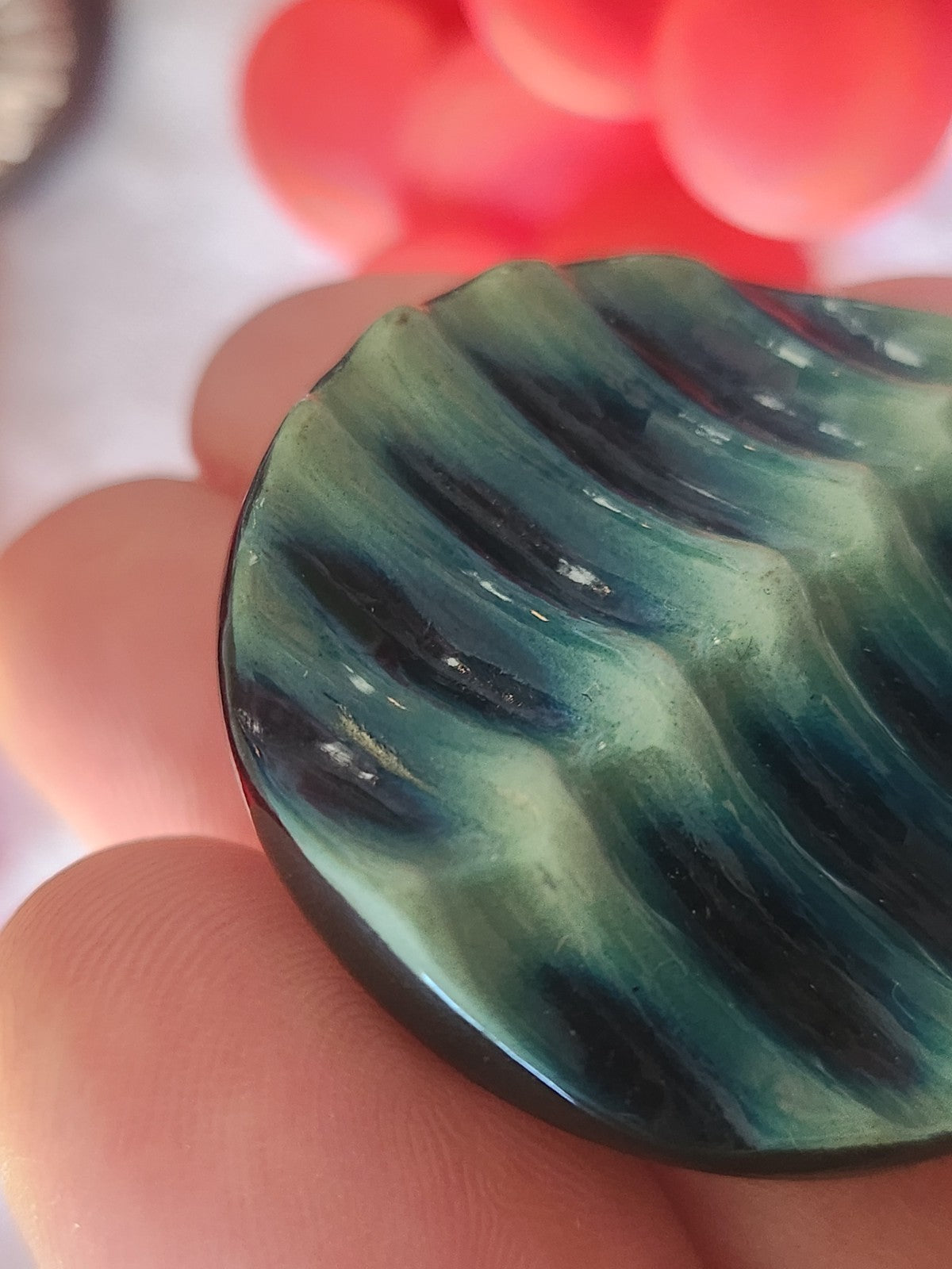 Gros bouton ancien en celluloïd vert  superbe pied 3,7 cm  G17K