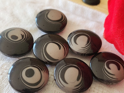 Lot 7 boutons vintage noir gris/marron pied 1,9 cm ref 3892