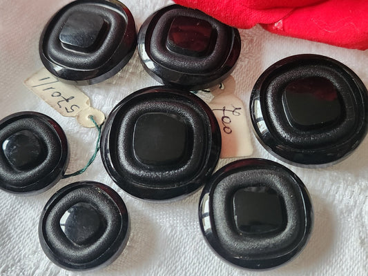 Lot 7  boutons vintage noir etiquette panaché pied 1,9 à 2,6 cm  ref 2314