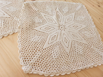 Lot deux anciennes taies d'oreillers main crème crochet superbes B6