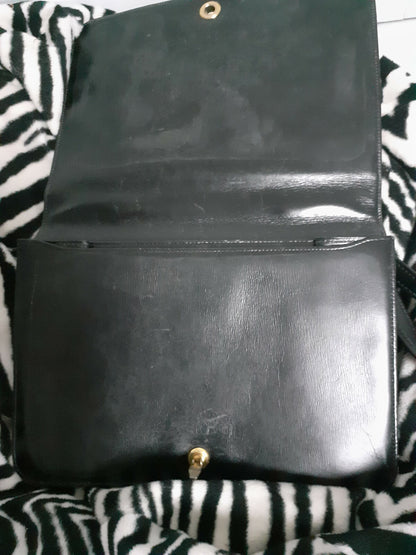 Ancien sac en main noir cuir forme classique