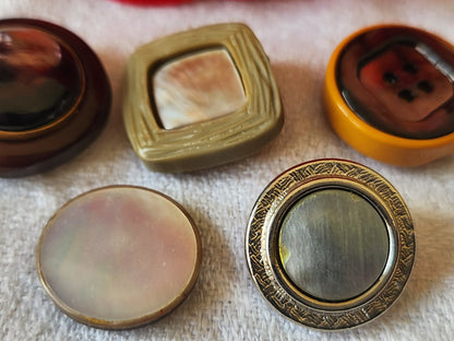 Panaché lot de 5 boutons vintage coeur en nacre  pied 1,7 à 2,1 cm ref 256