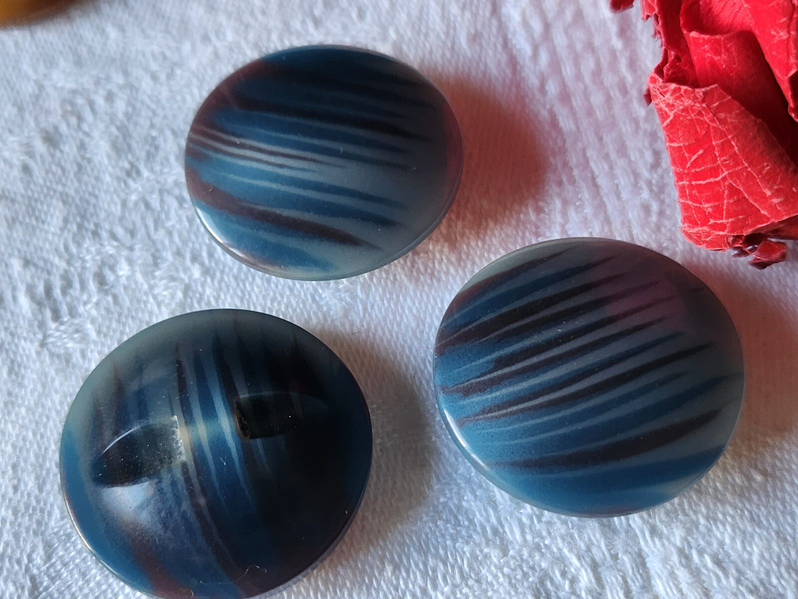 Trio gros boutons vintage bleu veiné pied 2,7 cm ref 5791
