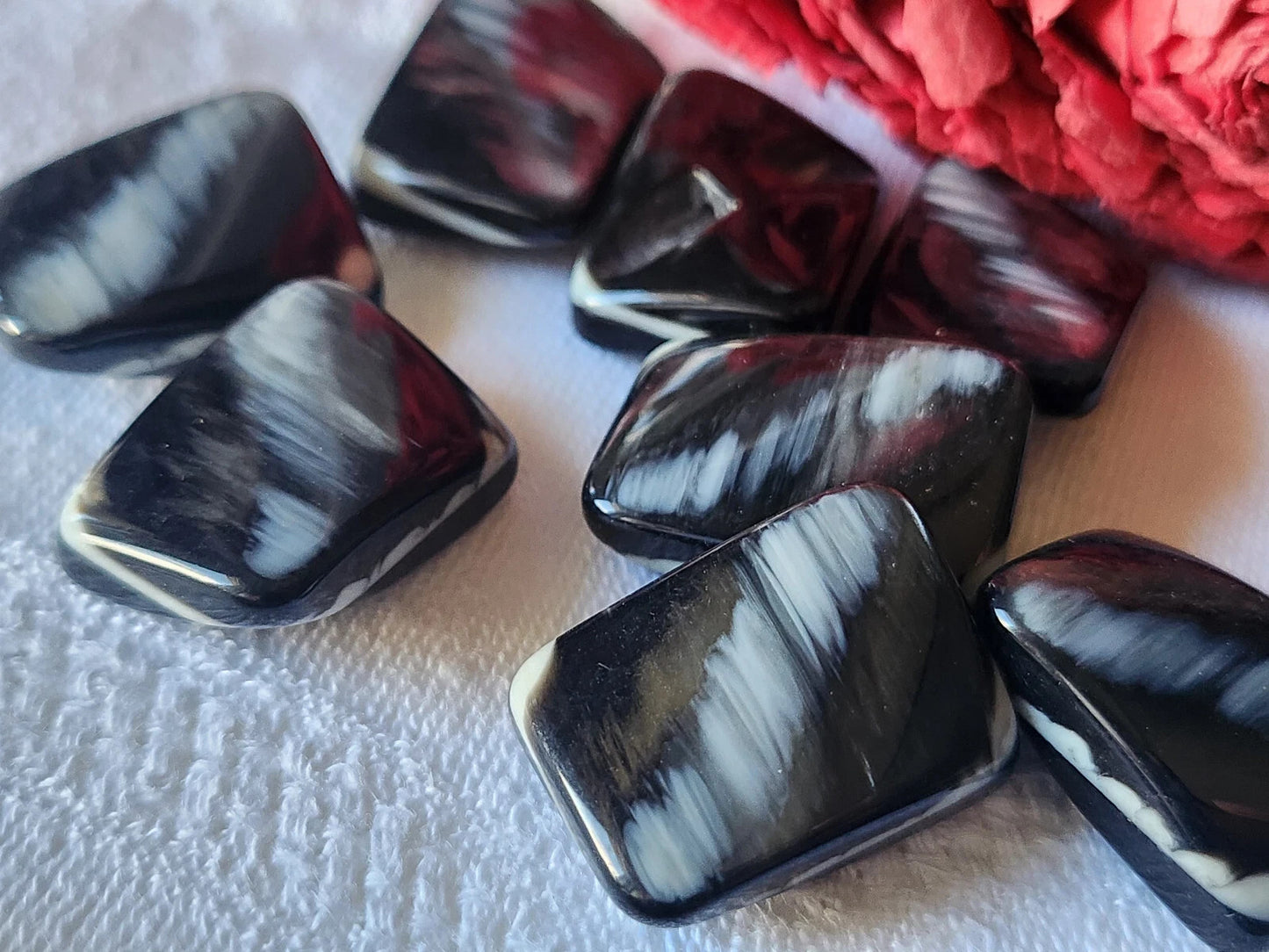Lot 6 superbes boutons vintage noir reflet nacré 1,6 sur 2,2 cm pied ref 1660