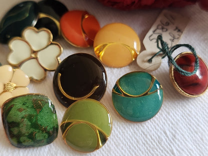 Lot 13 boutons vintage en métal  panaché 1,1 à 1,5 cm ref 1404