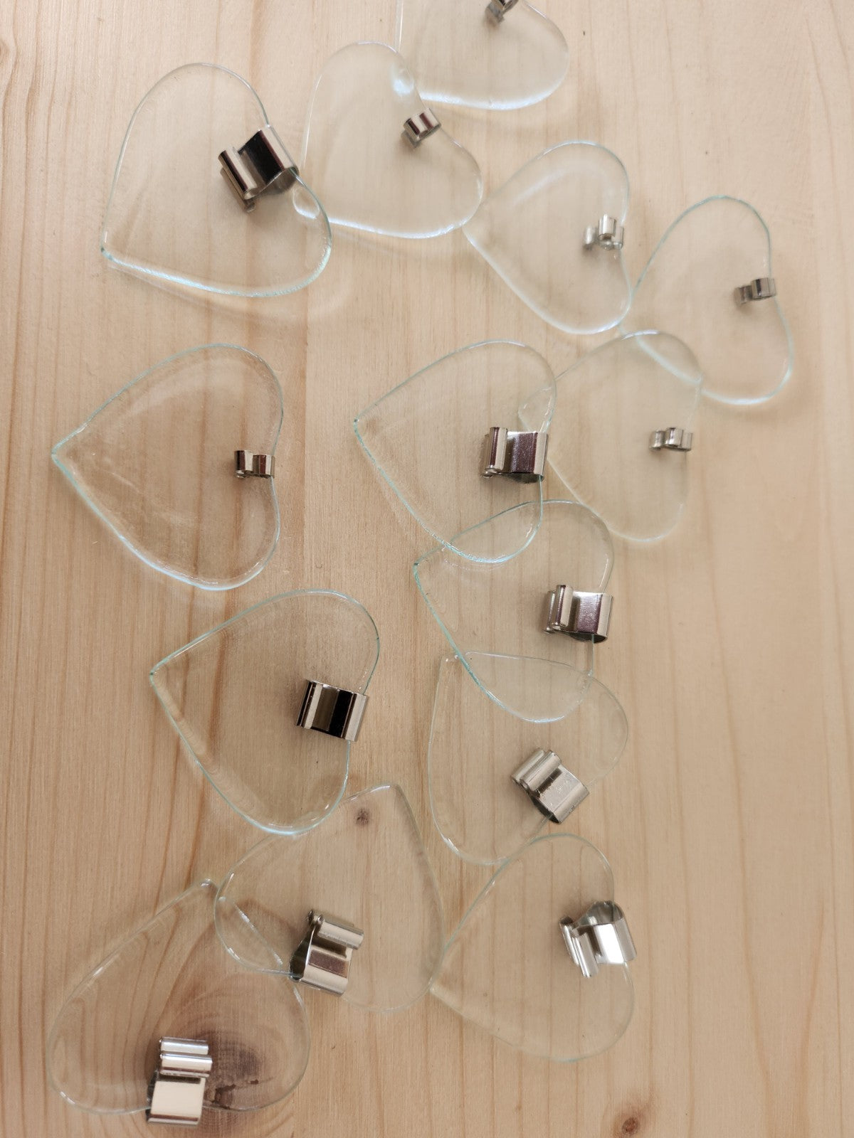 Plaque de 24 boutons anciens en corozo travaillé pied 1,4 cm