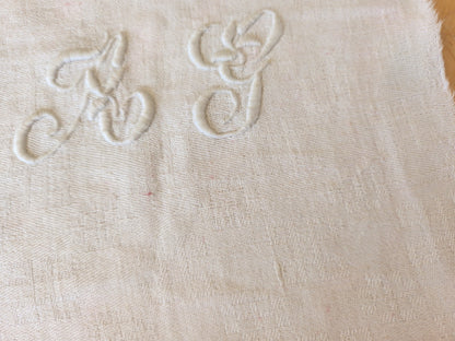 Ancien monogramme ancien AG  8 cm sur 4 cm T8
