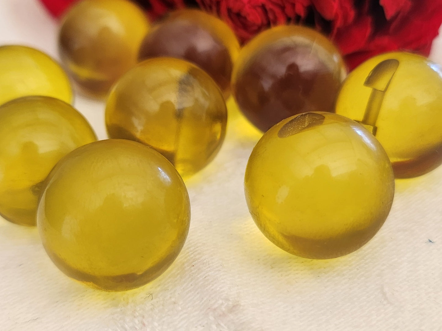 Lot 6 boutons vintage boule teinte jaune superbe 1,7 cm ref 1851