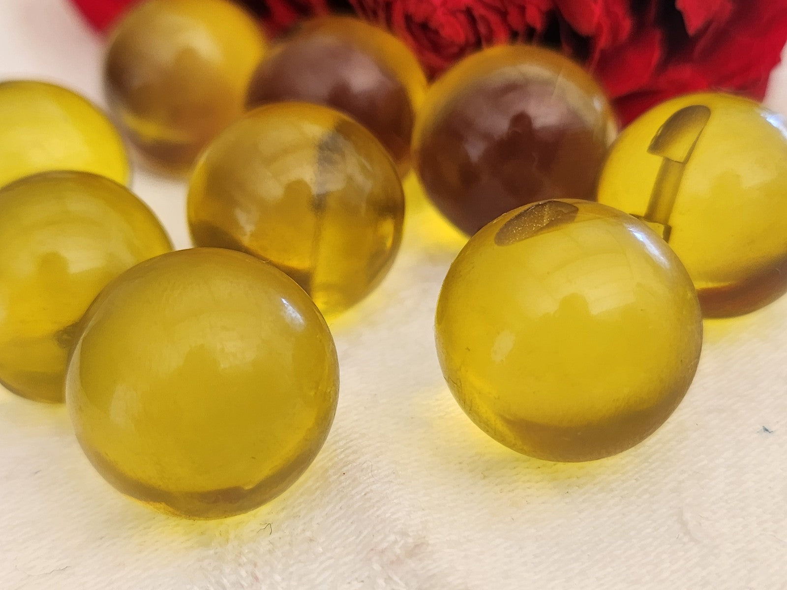 Lot 6 boutons vintage boule teinte jaune superbe 1,7 cm ref 1851