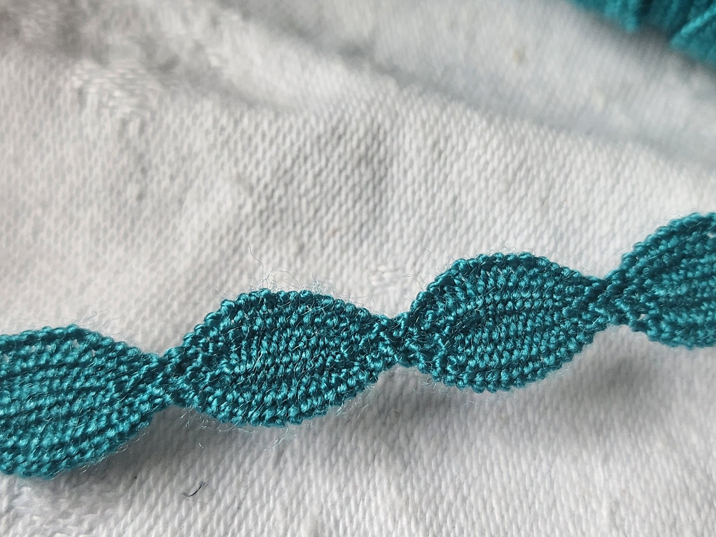 Dentelle galon vintage  bleu coton 3 métres sur 1 cm A1