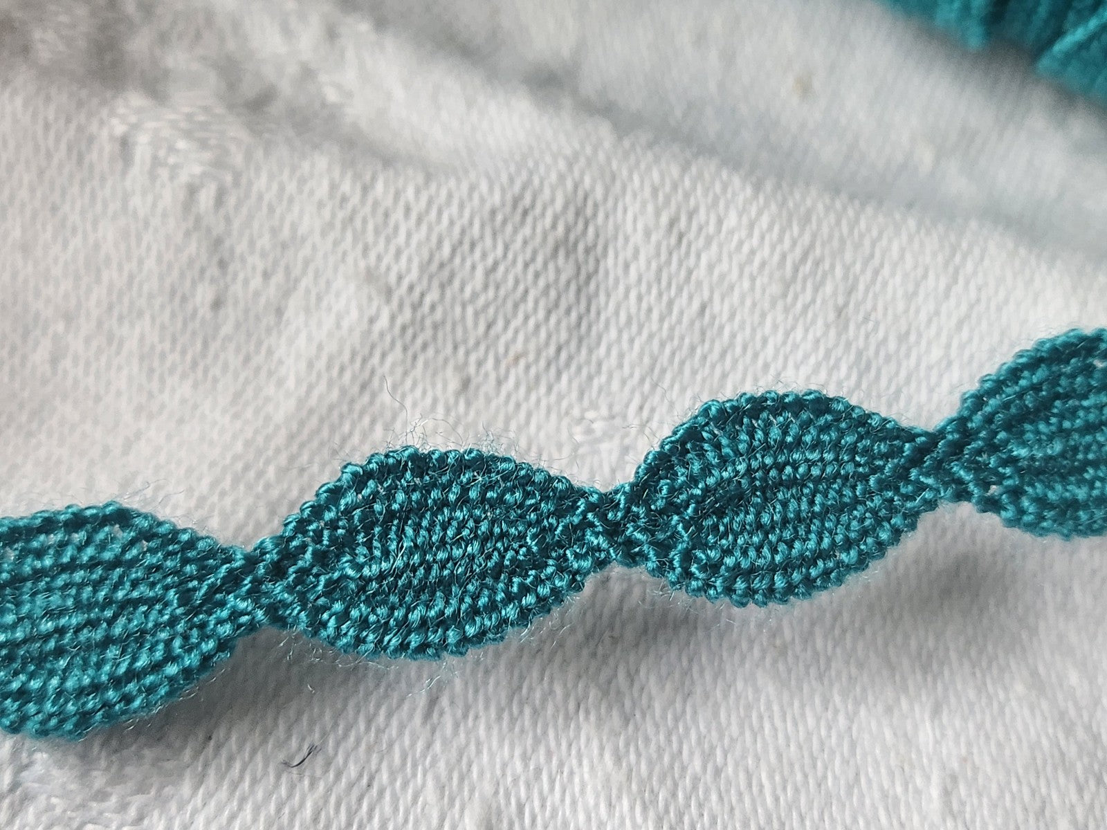 Dentelle galon vintage  bleu coton 3 métres sur 1 cm A1