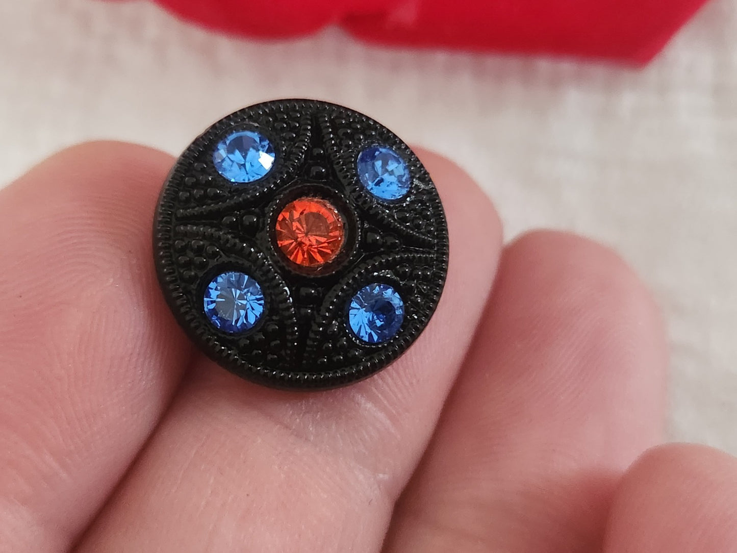 Bouton vintage en verre noir avec strass verre bleu orange 18 mm ou  1,8 cm G19G