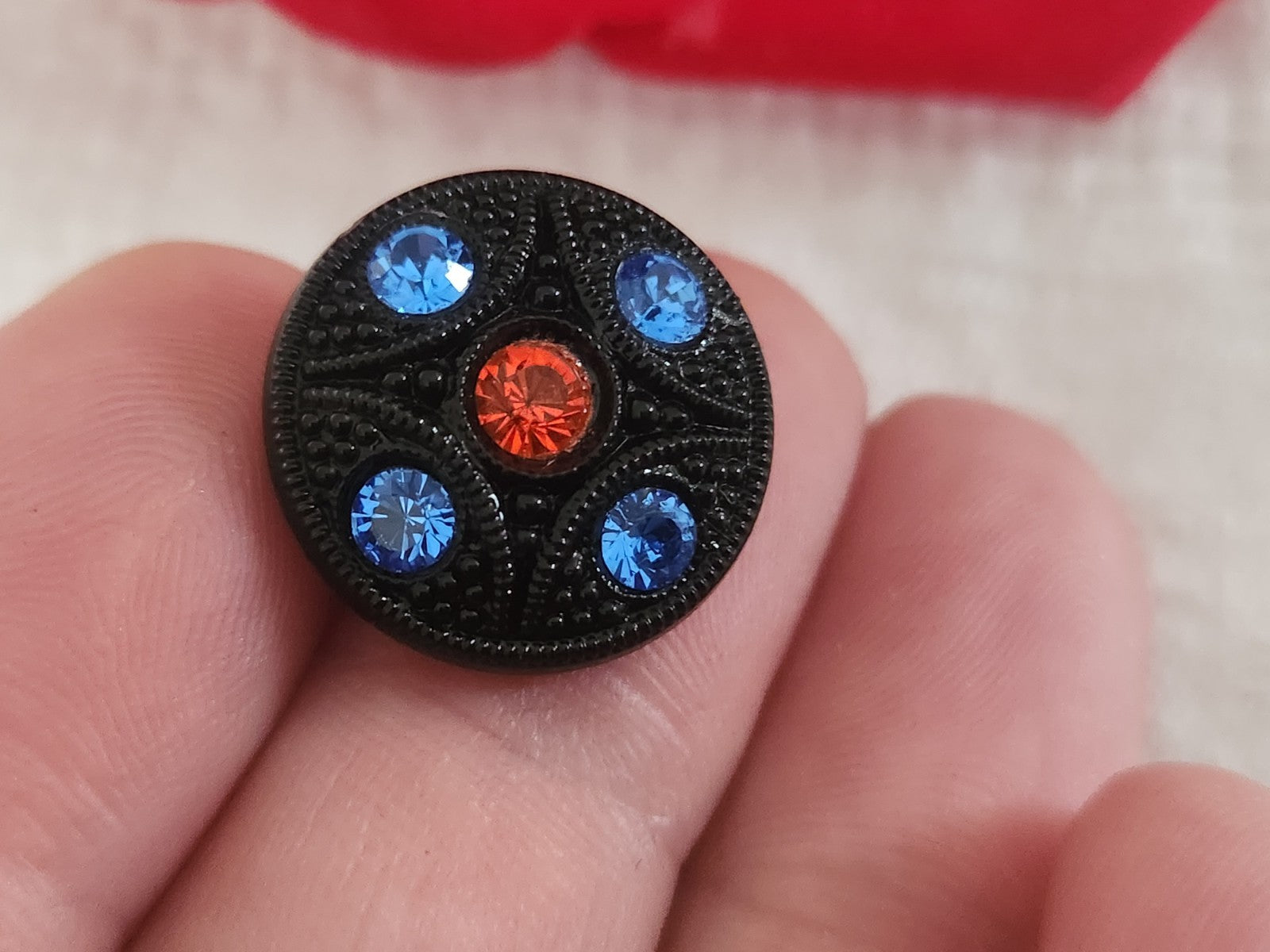 Bouton vintage en verre noir avec strass verre bleu orange 18 mm ou  1,8 cm G19G