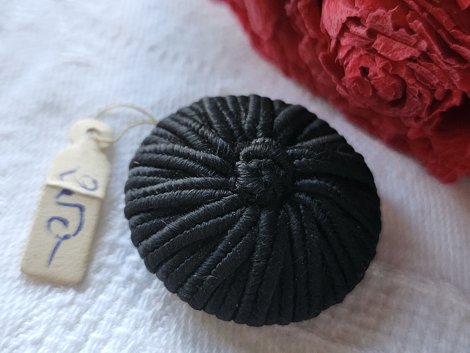 Ancien bouton en passementerie noir 2,7 cm pied D12N