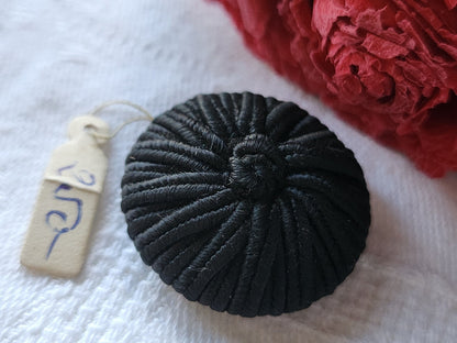 Ancien bouton en passementerie noir 2,7 cm pied D12N
