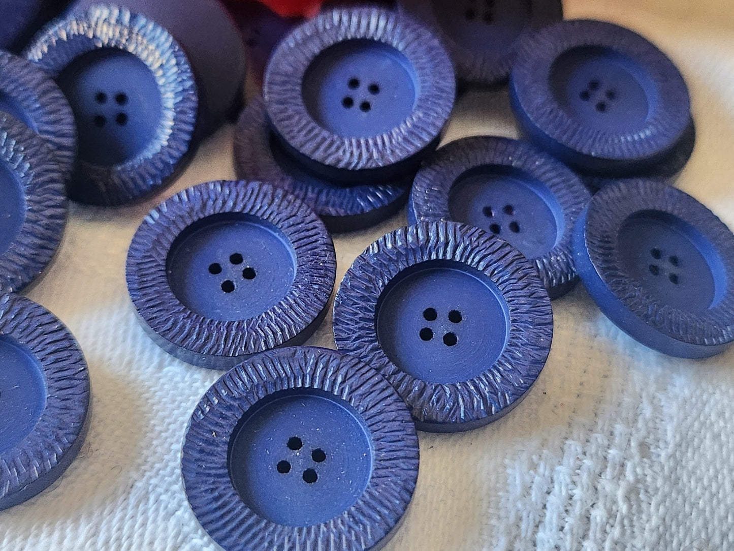 Lot 22 boutons vintage bleu effet verni sur les bords 1,7 cm ref 634