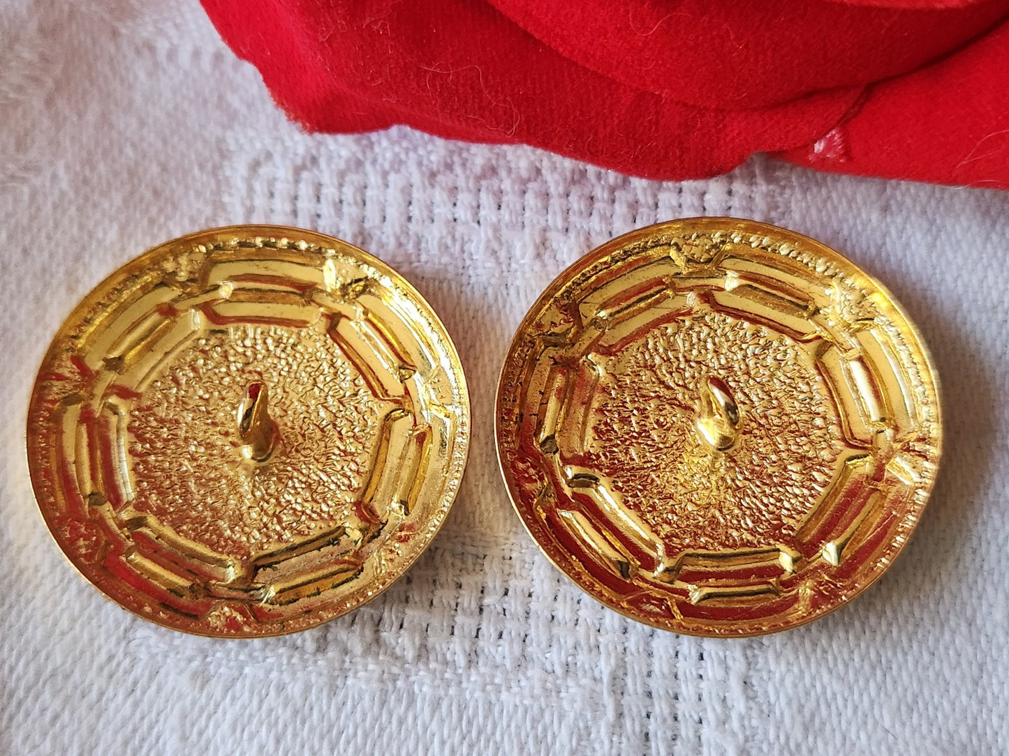 Duo gros boutons vintage en métal rose poudre trés leger 2,9 cm ref 3775