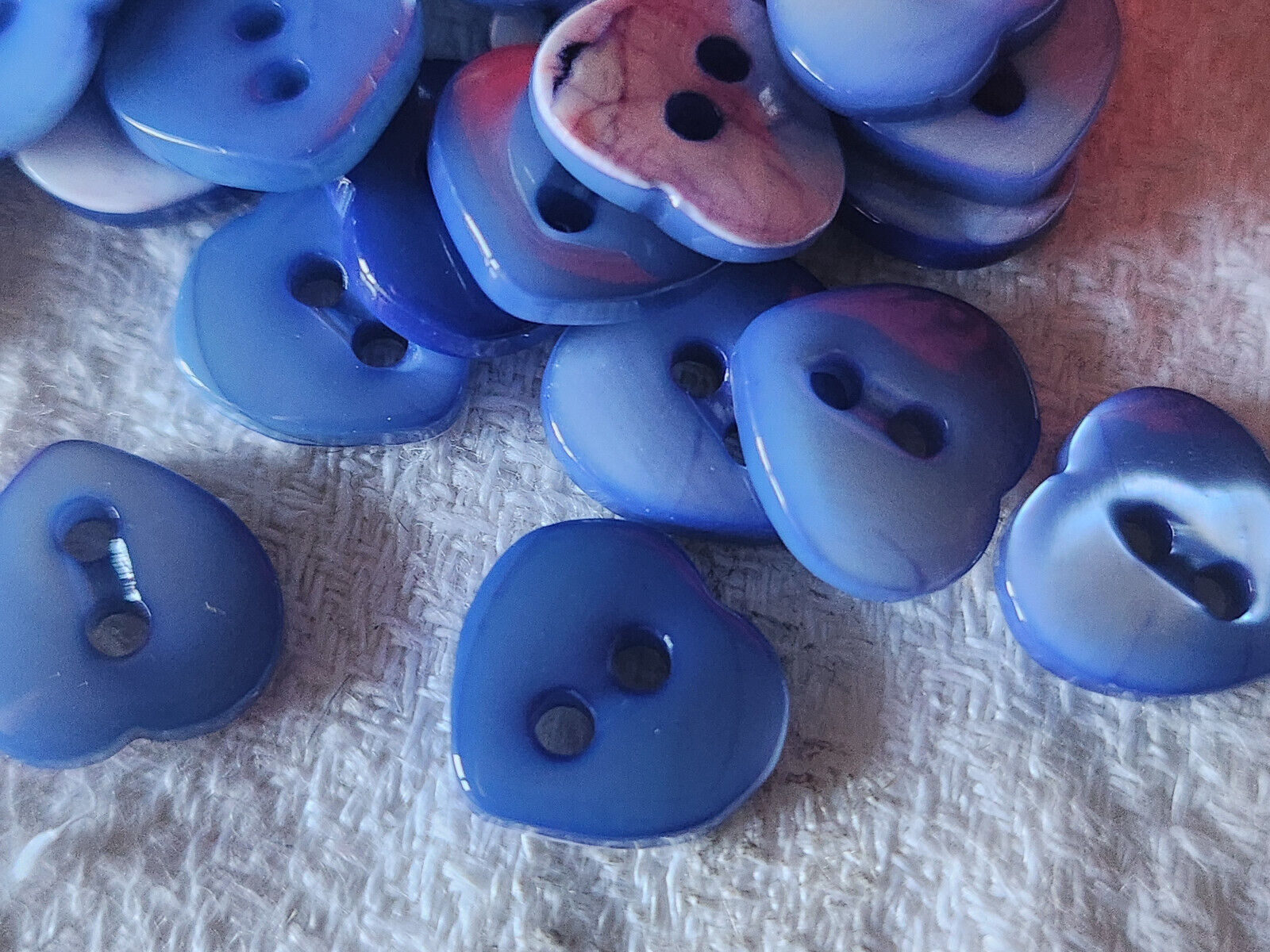 lot 6 boutons anciens en nacre bleu forme de coeur layette 1/1,1  cm ref 217