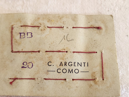 Rare petite plaque boutons anciens en nacre  1,2 cm  lot de 12 n°1l